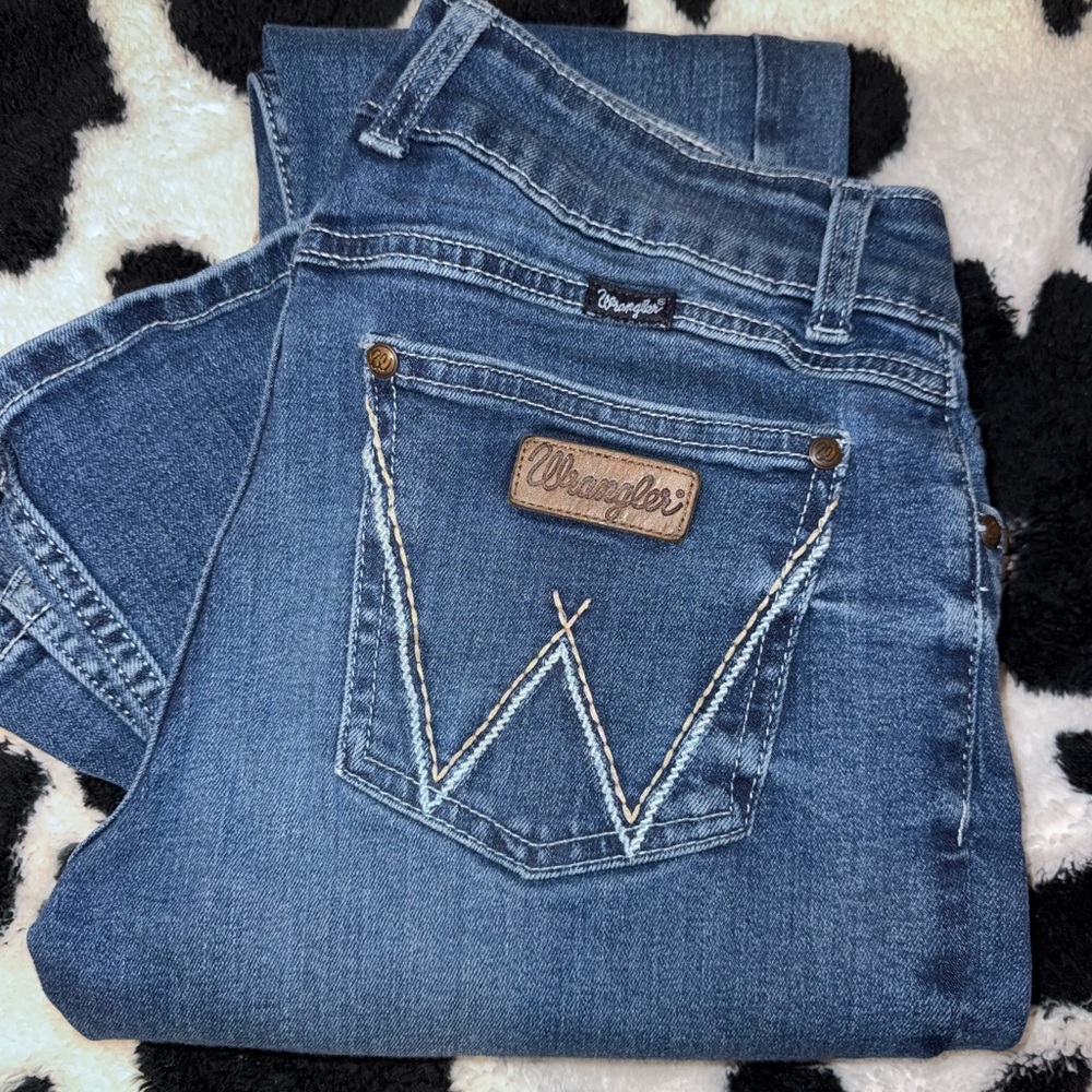 Wrangler Women's Classic Bootcut Jeans with Contrast Stitching